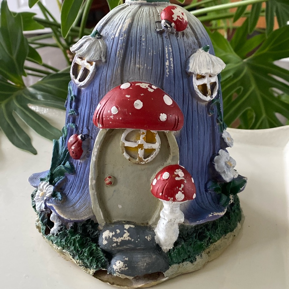 Heartsong Mushroom Fairy House 9” - Picture 10 of 10